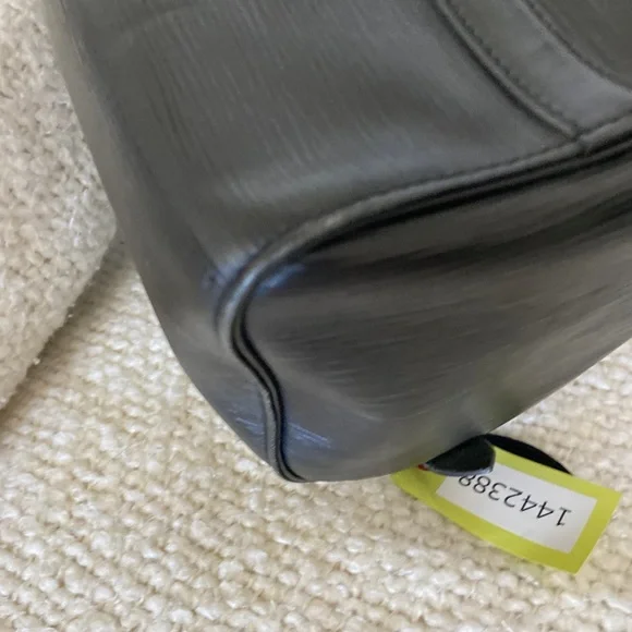 Louis Vuitton Epi Black Speedy 30 - Picture 9 of 14